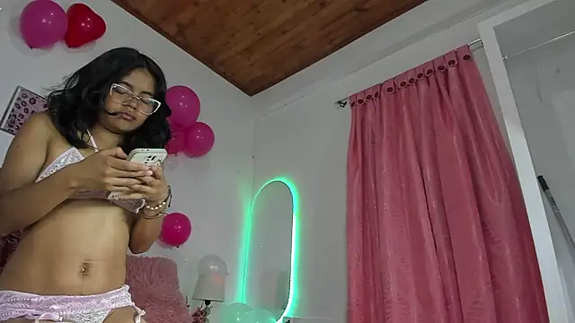 Snapshot of luna_velveth chatting on February 12, 1:22 am luna velveth online show from February 12, 1:22 am