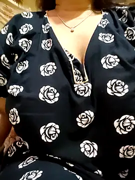 PARI51 online show from April 17, 7:39 pm