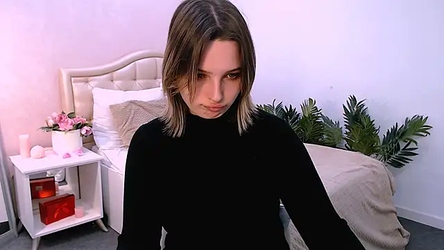 Snapshot of meowseduce chatting on February 7, 8:45 pm meowseduce online show from February 7, 8:45 pm