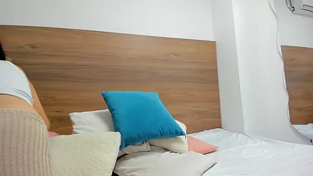 Snapshot of luz-miiaa chatting on February 12, 12:00 pm luz-miiaa online show from February 12, 12:00 pm