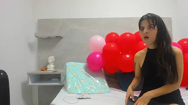 Snapshot of luz-miiaa chatting on March 4, 11:38 am luz-miiaa online show from March 4, 11:38 am