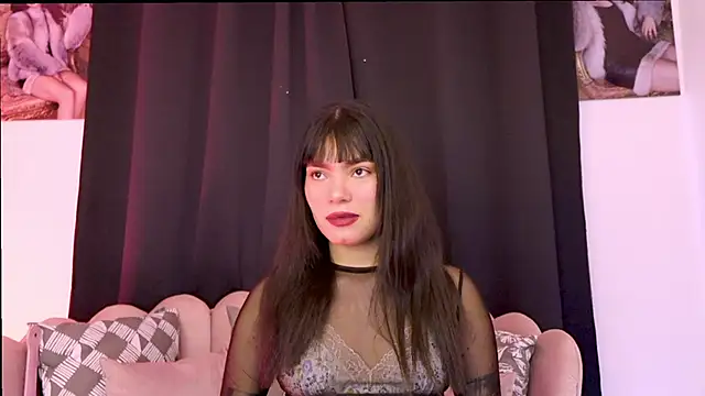 dakotacollins  online show from February 15, 5:20 pm