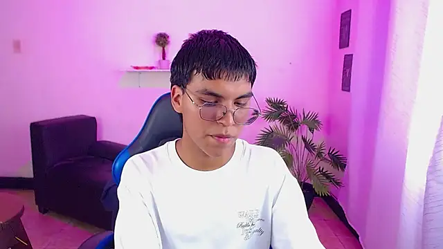 Maecum18 online show from March 31, 9:15 pm