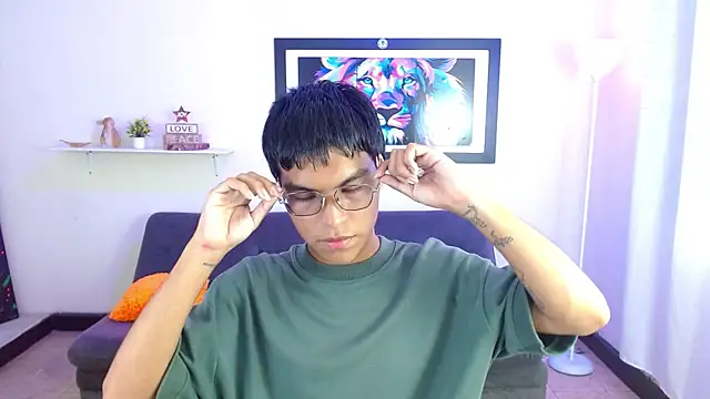 Maecum18 online show from April 7, 8:42 pm