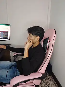 Alejandroo Montenegro online show from June 2, 9:39 pm
