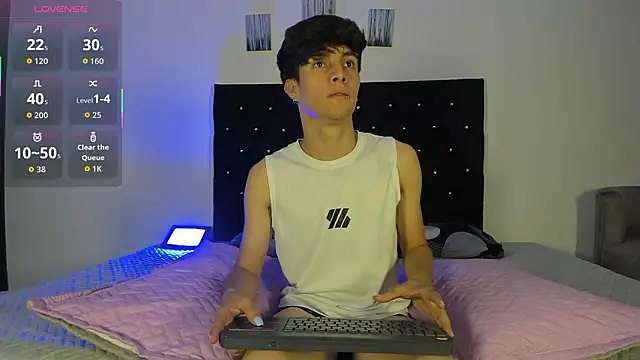 axxxel twink online show from March 2, 3:20 am