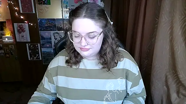 Snapshot of Teasing_Dora chatting on February 12, 9:32 pm Teasing Dora online show from February 12, 9:32 pm