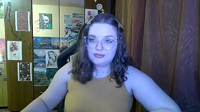 Snapshot of Teasing_Dora chatting on February 19, 6:59 pm Teasing Dora online show from February 19, 6:59 pm