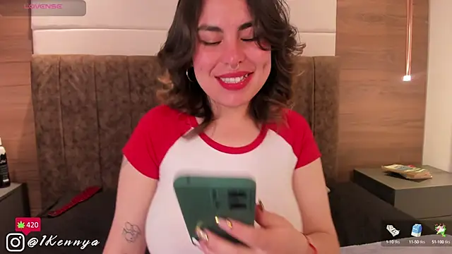 Snapshot of Kennya_Rodriguez chatting on December 2, 7:47 am Kennya Rodriguez online show from December 2, 7:47 am