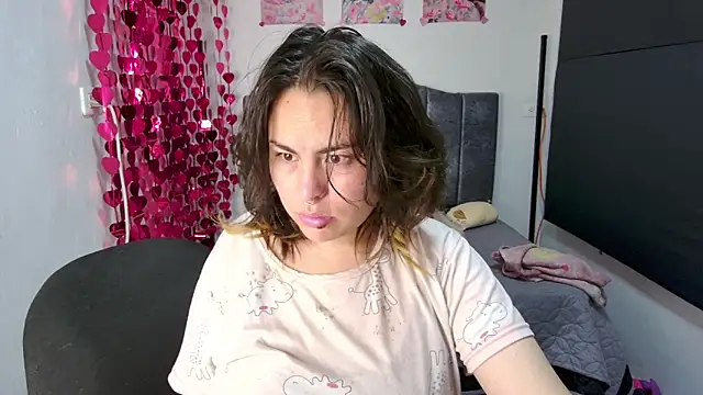 Snapshot of Kennya_Rodriguez chatting on February 13, 12:24 am Kennya Rodriguez online show from February 13, 12:24 am