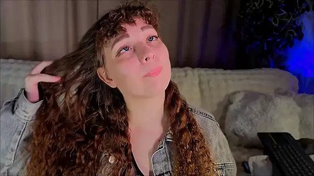 licklissy online show from April 9, 4:23 am