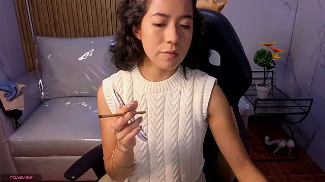 Snapshot of Lynn_turner chatting on February 4, 12:55 pm Lynn turner online show from February 4, 12:55 pm