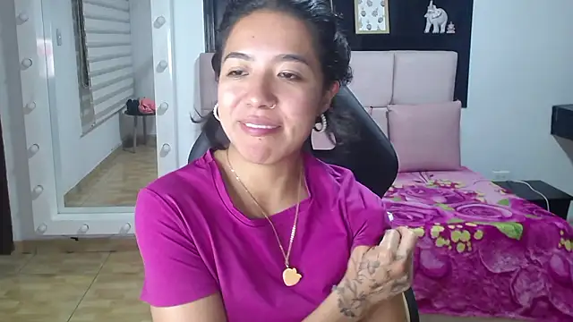 Snapshot of Lynn_turner chatting on February 7, 8:01 pm Lynn turner online show from February 7, 8:01 pm