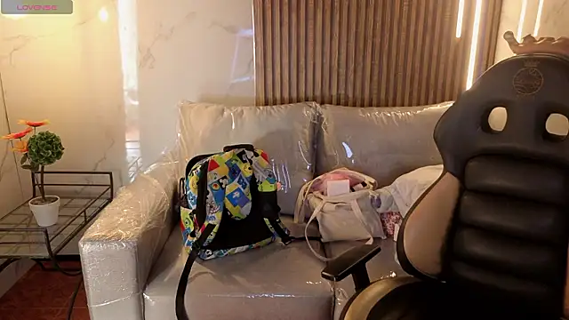 Snapshot of Lynn_turner chatting on February 9, 1:15 pm Lynn turner online show from February 9, 1:15 pm