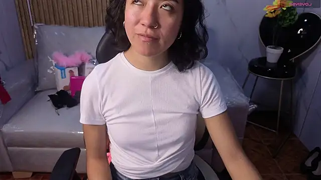 Snapshot of Lynn_turner chatting on February 19, 1:07 pm Lynn turner online show from February 19, 1:07 pm