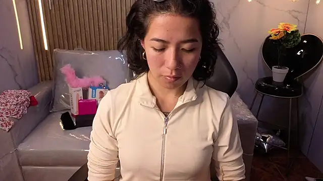 Snapshot of Lynn_turner chatting on February 25, 8:18 pm Lynn turner online show from February 25, 8:18 pm