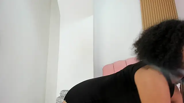 lara spaark online show from February 24, 7:23 pm