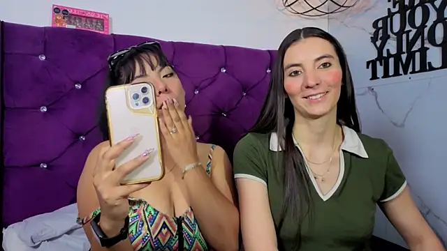 Valkiria-and-Dione online show from March 31, 8:09 pm