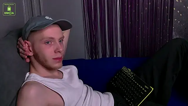 Snapshot of ZidNevil chatting on February 3, 8:14 pm ZidNevil online show from February 3, 8:14 pm