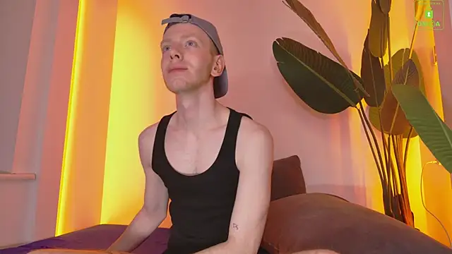 Snapshot of ZidNevil chatting on February 8, 9:02 am ZidNevil online show from February 8, 9:02 am