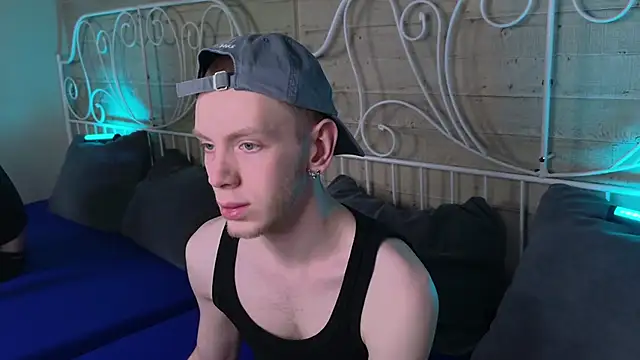 Snapshot of ZidNevil chatting on February 11, 8:25 pm ZidNevil online show from February 11, 8:25 pm