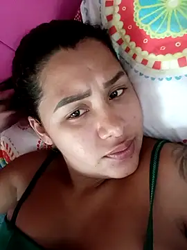 Snapshot of Eira_Allen chatting on February 10, 6:45 pm Eira Allen online show from February 10, 6:45 pm