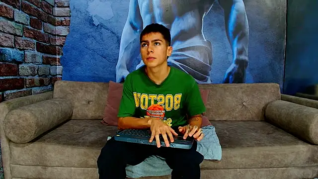 Snapshot of Aron_pulse chatting on February 13, 1:40 pm Aron pulse online show from February 13, 1:40 pm