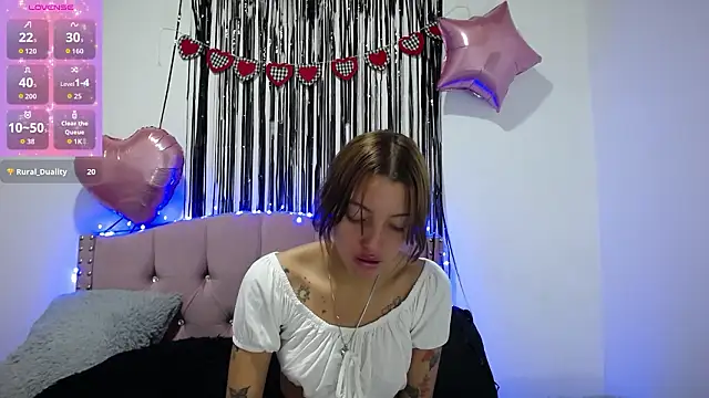 Snapshot of emily_cooper_pym chatting on February 16, 12:01 pm emily cooper pym online show from February 16, 12:01 pm