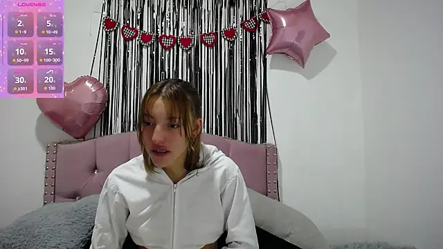 Snapshot of emily_cooper_pym chatting on February 21, 12:28 pm emily cooper pym online show from February 21, 12:28 pm