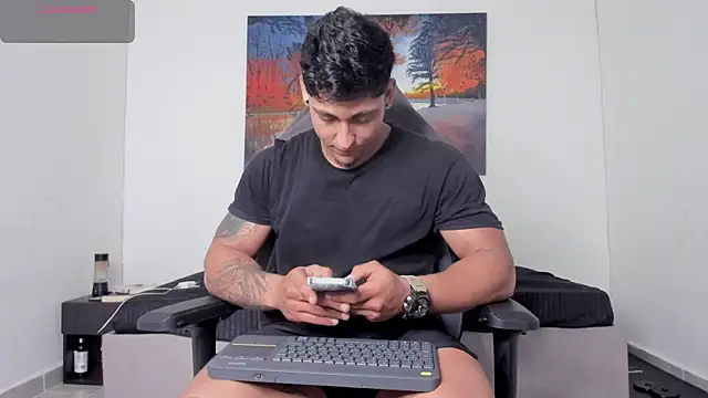 ryanwhite3 online show from April 1, 12:55 am