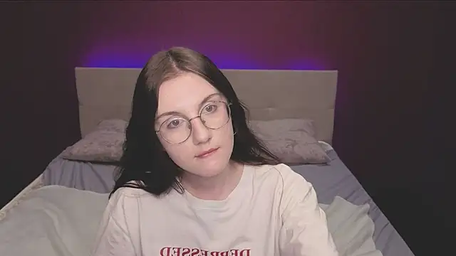 Snapshot of VixenLight chatting on February 6, 11:24 am VixenLight online show from February 6, 11:24 am