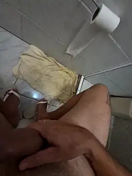 Snapshot of biel13cm chatting on February 18, 12:28 am biel13cm online show from February 18, 12:28 am