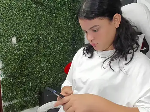 Andrea girlx online show from February 17, 1:51 pm