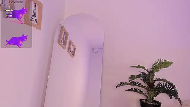 Snapshot of im_tiffany_ chatting on February 6, 4:28 am im tiffany online show from February 6, 4:28 am