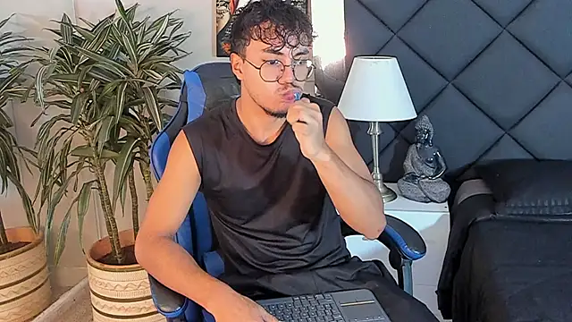 kai storn online show from April 18, 11:14 am