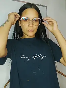 Snapshot of Perla_and_Maikol chatting on February 2, 6:28 pm Perla and Maikol online show from February 2, 6:28 pm