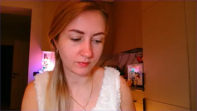 BluueSilk online show from February 12, 6:30 am