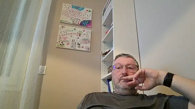 Snapshot of doudou310 chatting on February 9, 6:28 am doudou310 online show from February 9, 6:28 am