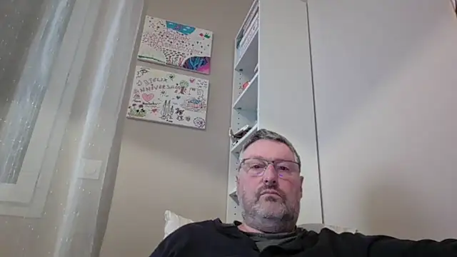 Snapshot of doudou310 chatting on February 22, 4:02 am doudou310 online show from February 22, 4:02 am