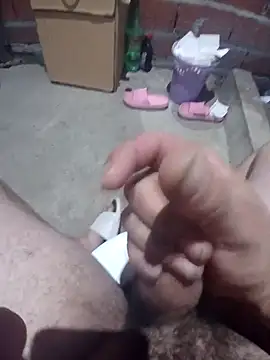 Snapshot of elvergon23139 chatting on March 1, 10:06 am elvergon23139 online show from March 1, 10:06 am