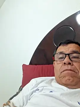 Snapshot of eros3442 chatting on February 25, 2:10 am eros3442 online show from February 25, 2:10 am