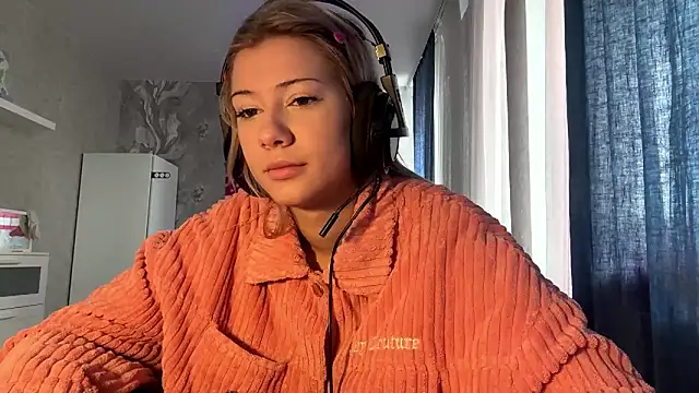 LadyFoxLove online show from February 28, 10:38 am