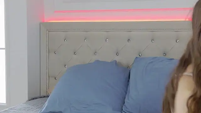 EileenElfie online show from April 9, 3:39 am