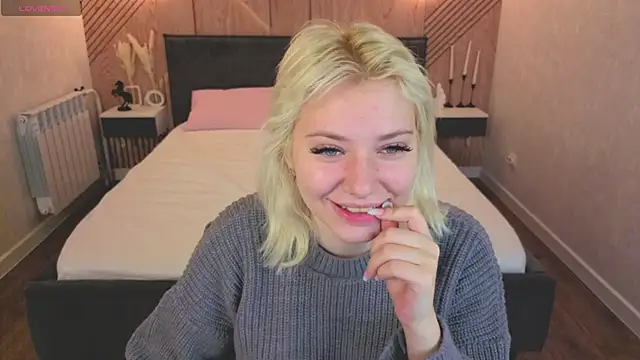 Kate Krose online show from April 12, 1:10 am