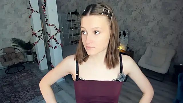 LianneBynon online show from February 18, 8:21 am