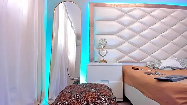 Snapshot of EvelynDivine chatting on February 25, 1:21 pm EvelynDivine online show from February 25, 1:21 pm