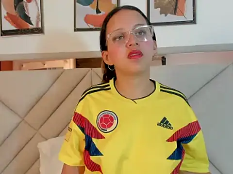 Snapshot of AmberQueen1 chatting on February 7, 12:20 pm AmberQueen1 online show from February 7, 12:20 pm