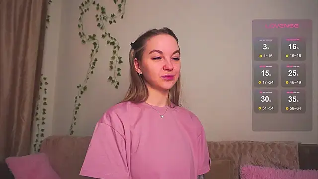 Snapshot of AricaPetties chatting on February 5, 6:56 pm AricaPetties online show from February 5, 6:56 pm