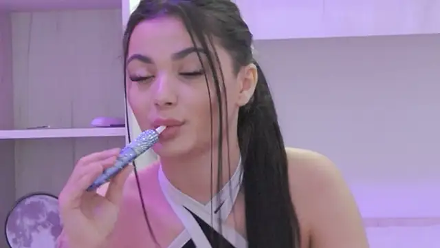 Snapshot of MayaMadison chatting on February 10, 9:41 pm MayaMadison online show from February 10, 9:41 pm