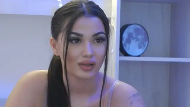 Snapshot of MayaMadison chatting on February 17, 6:47 pm MayaMadison online show from February 17, 6:47 pm